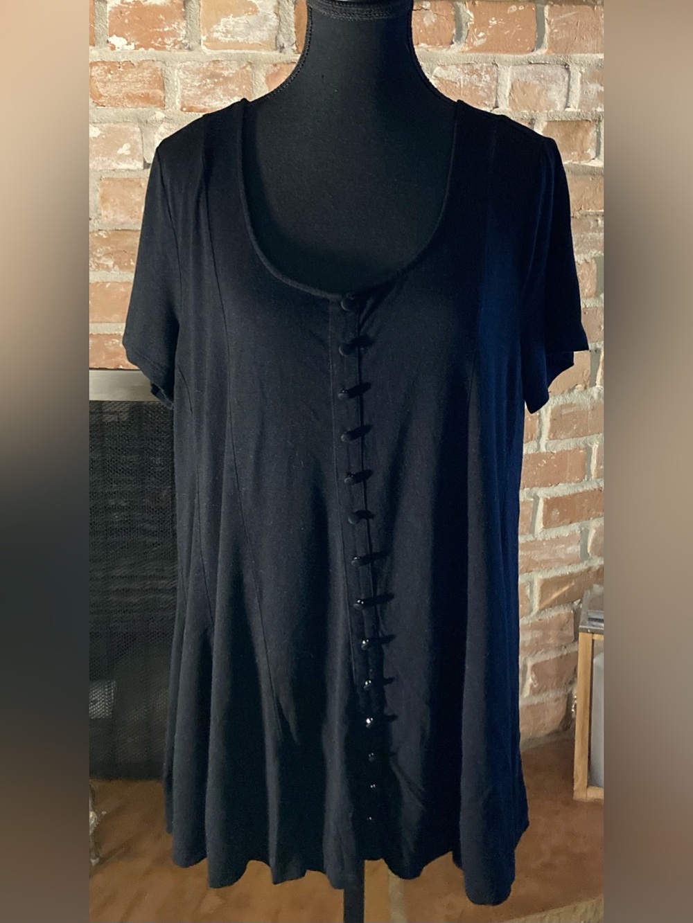 torrid Black Short-Sleeve Scoop Neck Button-Front Top with Toggle Details